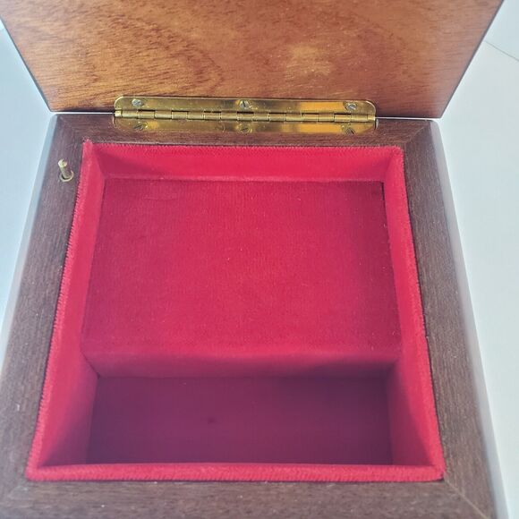 Inlaid Wood Works Art Decor Made in Italy Music Box Plays Funacala Vintage - Picture 5 of 8